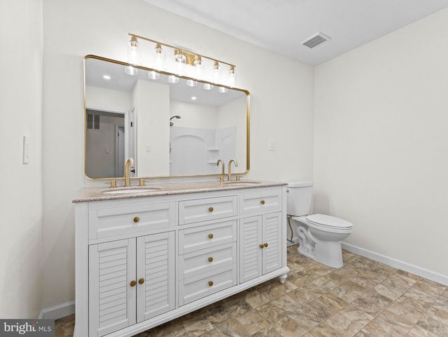 17 BRIARCREEK DR, Voorhees, NJ 08043