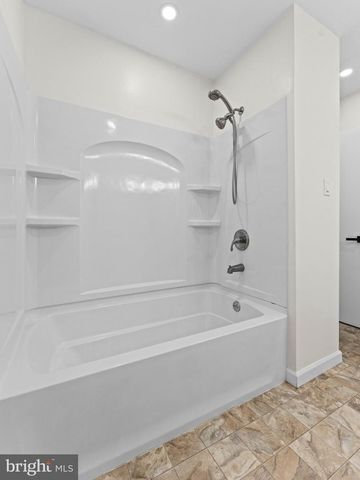17 BRIARCREEK DR, Voorhees, NJ 08043