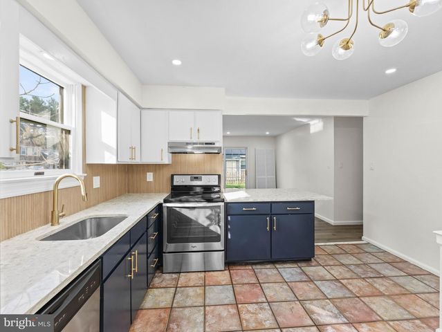 17 BRIARCREEK DR, Voorhees, NJ 08043