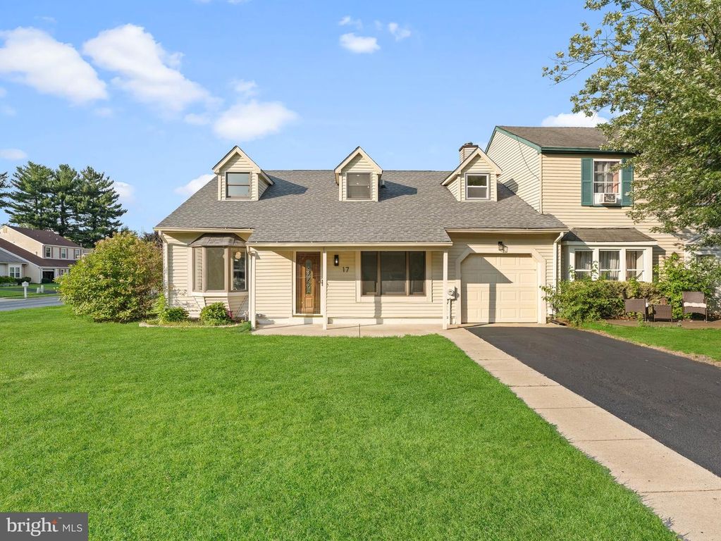 17 BRIARCREEK DR, Voorhees, NJ 08043