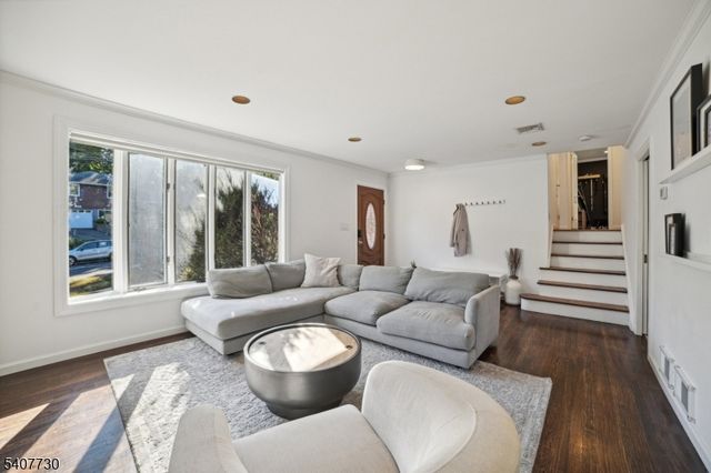 63 Hemlock Rd, Little Falls Twp., NJ 07424