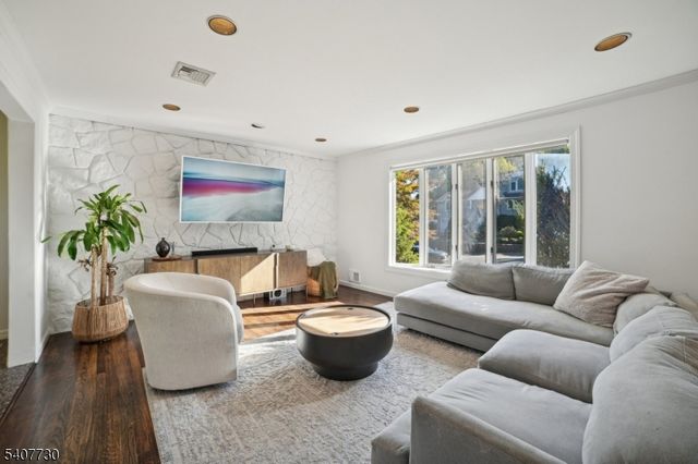 63 Hemlock Rd, Little Falls Twp., NJ 07424