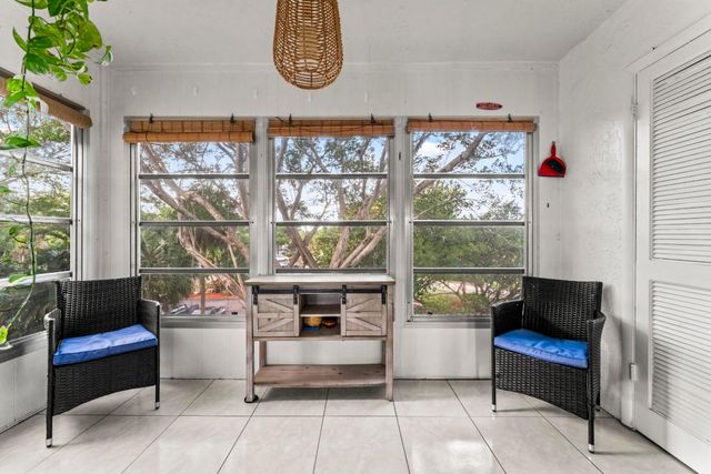 225 Bonnie Boulevard 302, Palm Springs, FL 33461