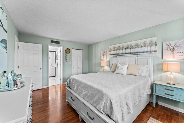 225 Bonnie Boulevard 302, Palm Springs, FL 33461