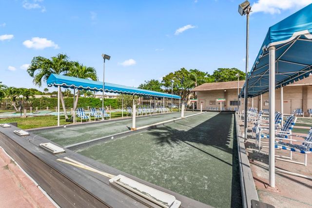 225 Bonnie Boulevard 302, Palm Springs, FL 33461