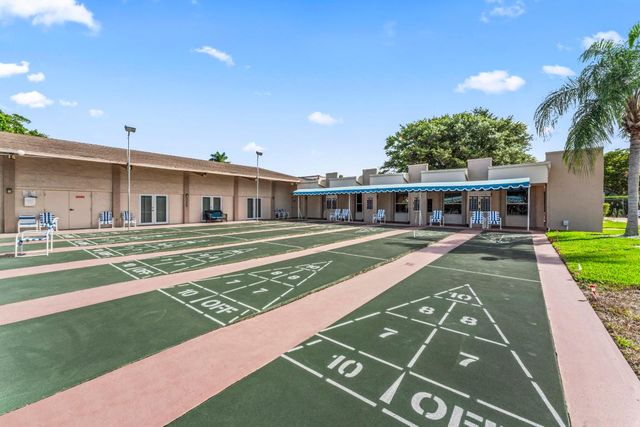 225 Bonnie Boulevard 302, Palm Springs, FL 33461