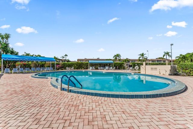 225 Bonnie Boulevard 302, Palm Springs, FL 33461