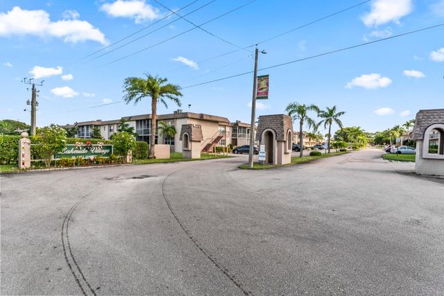 225 Bonnie Boulevard 302, Palm Springs, FL 33461