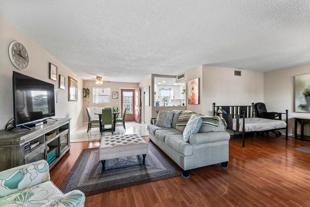 225 Bonnie Boulevard 302, Palm Springs, FL 33461