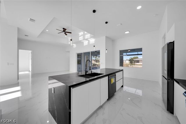 2712 NW 41st AVE, Cape Coral, FL 33993