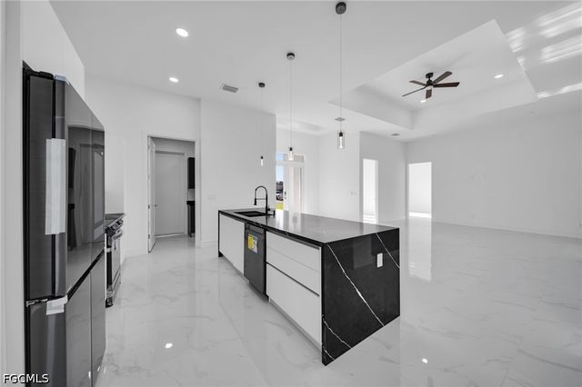 2712 NW 41st AVE, Cape Coral, FL 33993