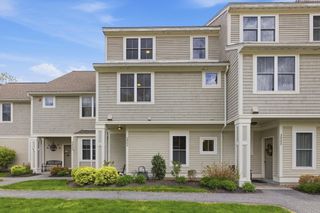 2302 Juniper Circle 2302, North Andover, MA 01845