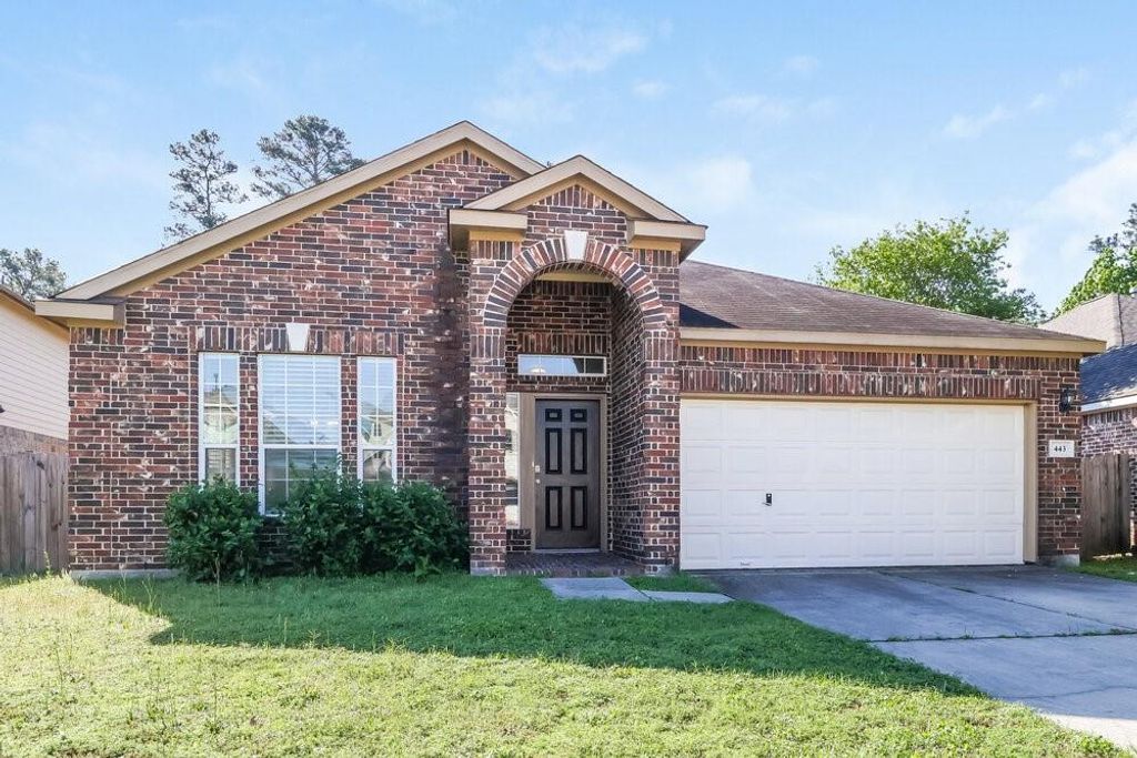 443 Oak Chase Drive, Conroe, TX 77304