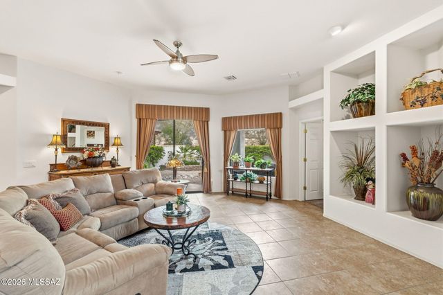 668 W Camino Del Bondadoso, Green Valley, AZ 85614