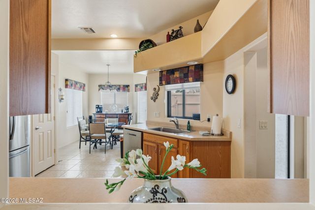 668 W Camino Del Bondadoso, Green Valley, AZ 85614
