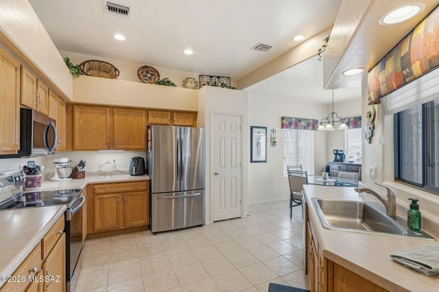 668 W Camino Del Bondadoso, Green Valley, AZ 85614