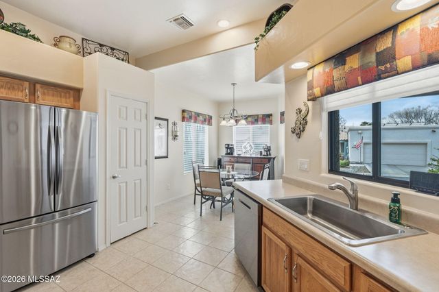 668 W Camino Del Bondadoso, Green Valley, AZ 85614