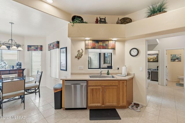 668 W Camino Del Bondadoso, Green Valley, AZ 85614