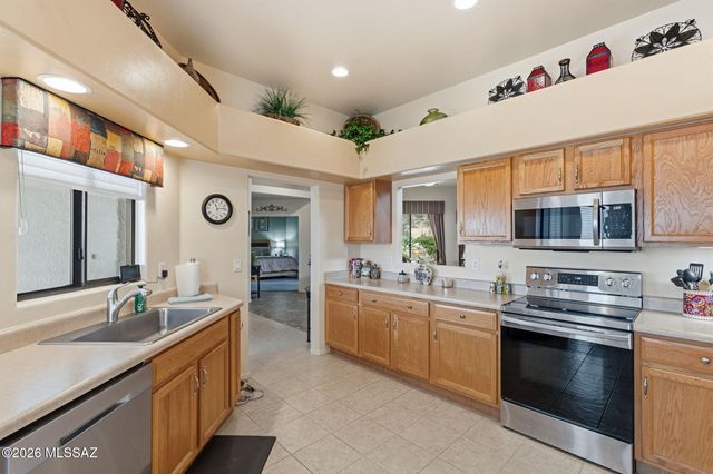 668 W Camino Del Bondadoso, Green Valley, AZ 85614