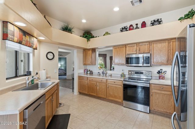 668 W Camino Del Bondadoso, Green Valley, AZ 85614