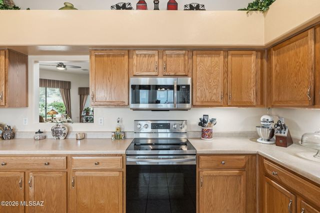 668 W Camino Del Bondadoso, Green Valley, AZ 85614