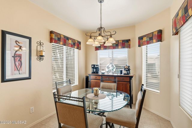 668 W Camino Del Bondadoso, Green Valley, AZ 85614