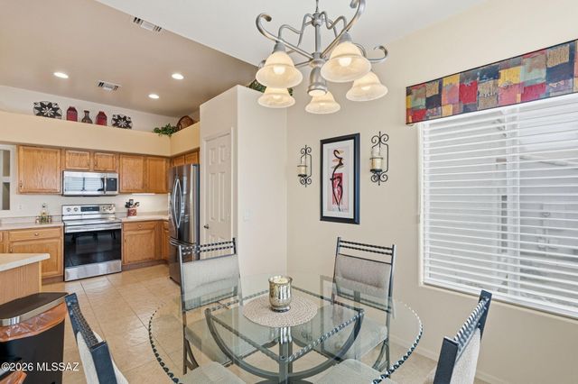 668 W Camino Del Bondadoso, Green Valley, AZ 85614