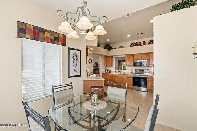 668 W Camino Del Bondadoso, Green Valley, AZ 85614