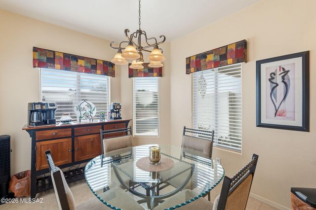 668 W Camino Del Bondadoso, Green Valley, AZ 85614