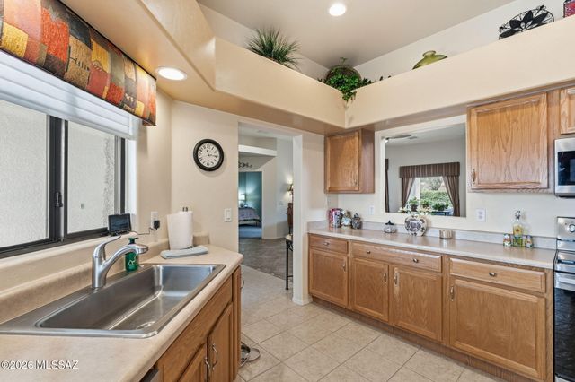 668 W Camino Del Bondadoso, Green Valley, AZ 85614