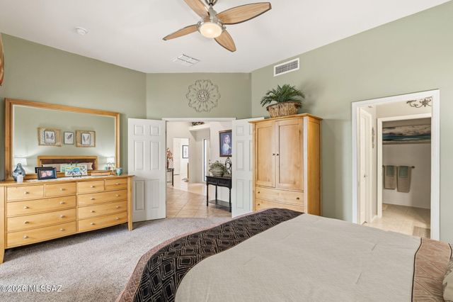 668 W Camino Del Bondadoso, Green Valley, AZ 85614