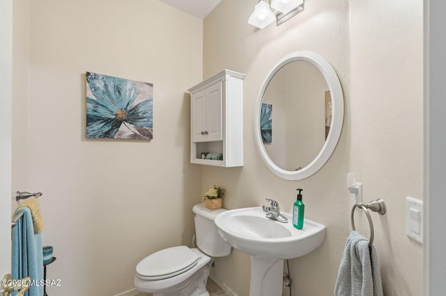 668 W Camino Del Bondadoso, Green Valley, AZ 85614