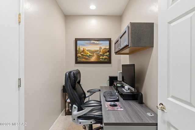 668 W Camino Del Bondadoso, Green Valley, AZ 85614