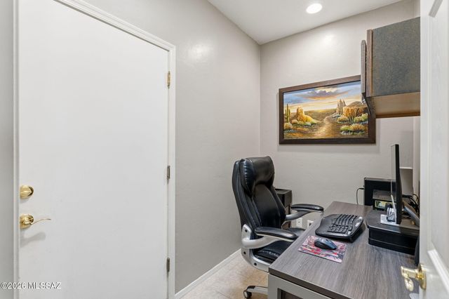 668 W Camino Del Bondadoso, Green Valley, AZ 85614