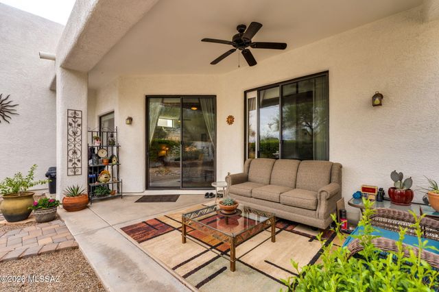 668 W Camino Del Bondadoso, Green Valley, AZ 85614