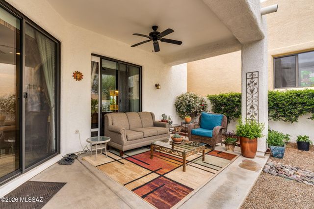 668 W Camino Del Bondadoso, Green Valley, AZ 85614