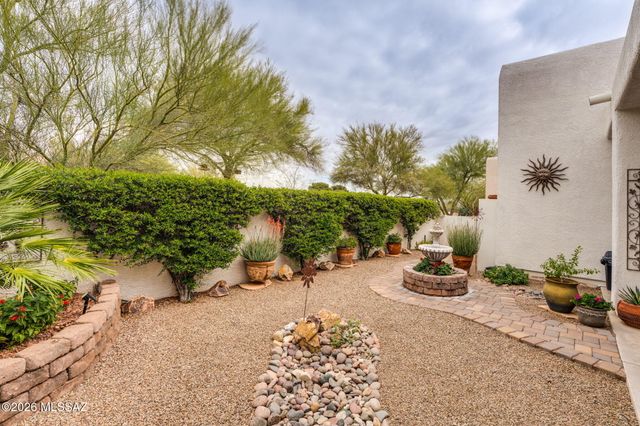 668 W Camino Del Bondadoso, Green Valley, AZ 85614