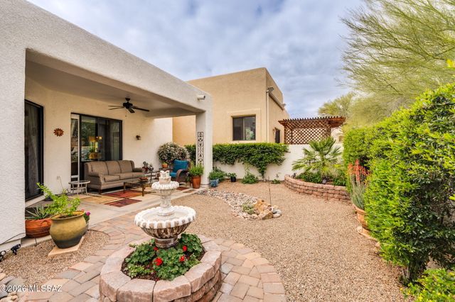 668 W Camino Del Bondadoso, Green Valley, AZ 85614