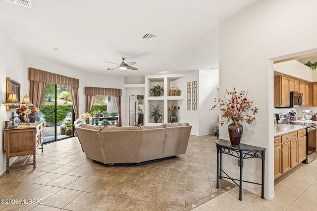 668 W Camino Del Bondadoso, Green Valley, AZ 85614