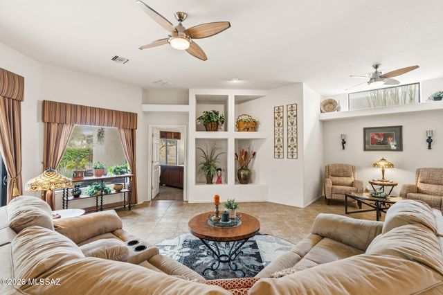 668 W Camino Del Bondadoso, Green Valley, AZ 85614