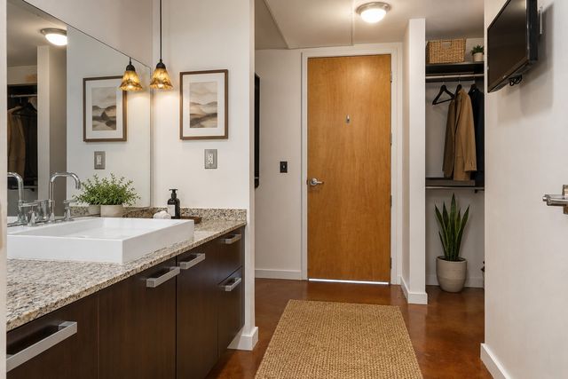 600 12th Ave S Apt 1608, Nashville, TN 37203