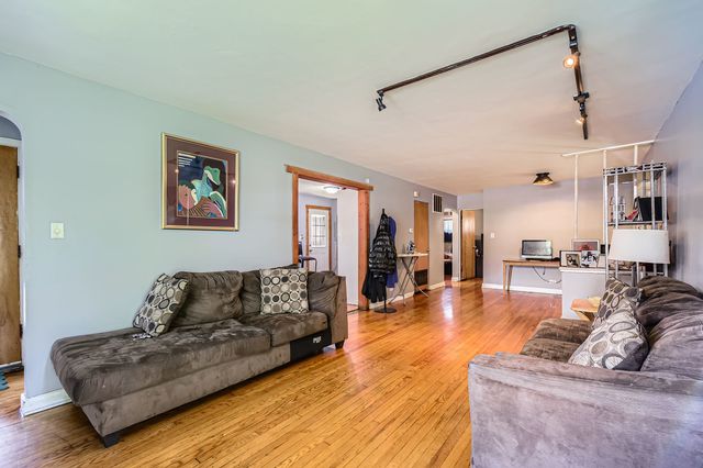8856 S Washtenaw Avenue, Evergreen Park, IL 60805