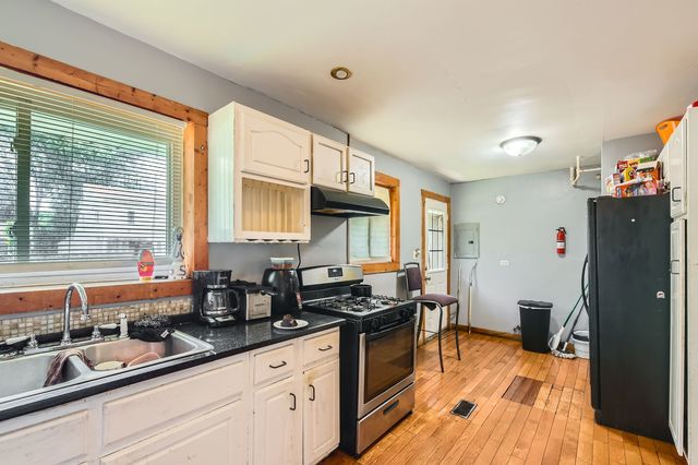 8856 S Washtenaw Avenue, Evergreen Park, IL 60805