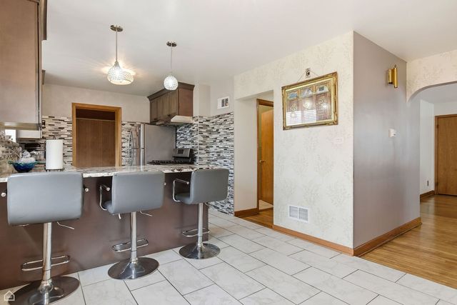 6310 N La Crosse Avenue, Chicago, IL 60646
