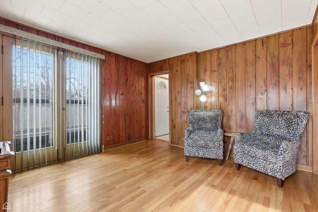 6310 N La Crosse Avenue, Chicago, IL 60646