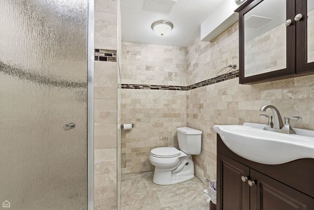 6310 N La Crosse Avenue, Chicago, IL 60646
