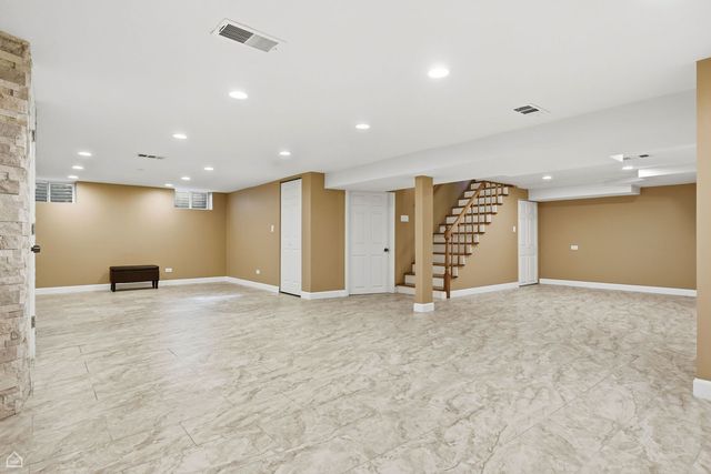 6310 N La Crosse Avenue, Chicago, IL 60646