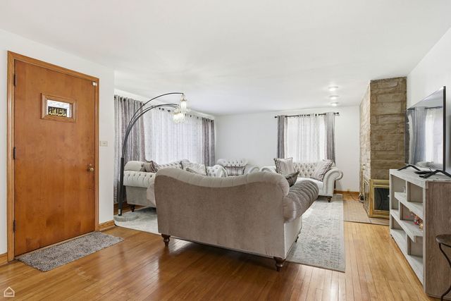 6310 N La Crosse Avenue, Chicago, IL 60646