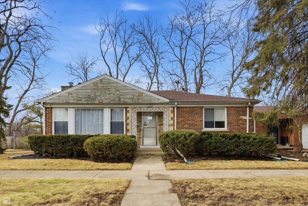 6310 N La Crosse Avenue, Chicago, IL 60646