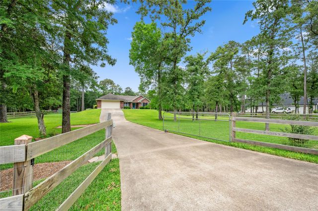 605 Pelican Street, Magnolia, TX 77355